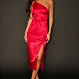 Lulu’s red satin jacquard one-shoulder midi dress NWT
